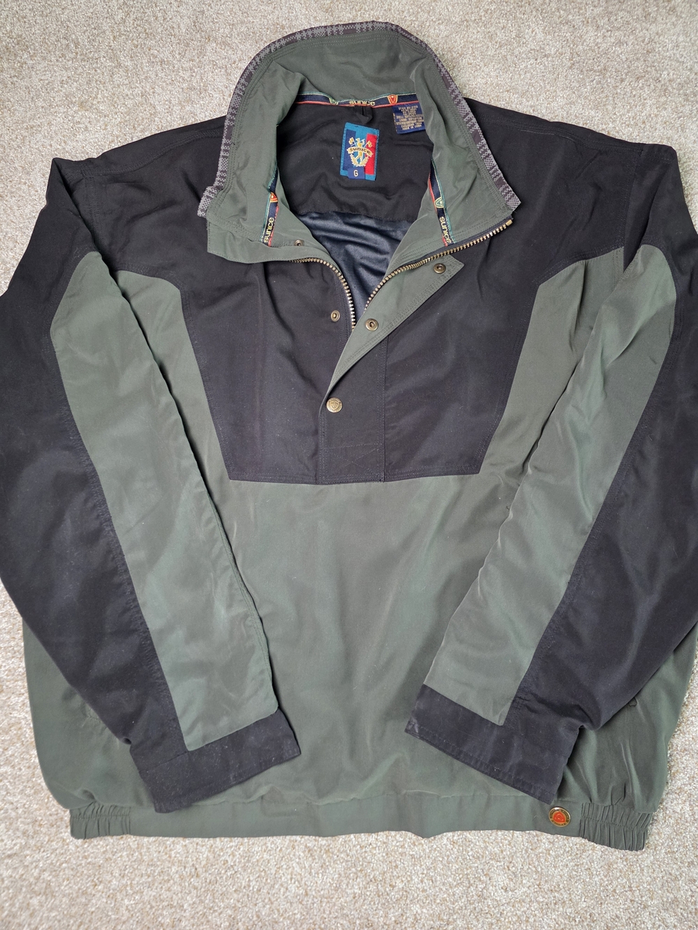 Sunice Two-Tone Pullover Jacket in Dark Green & Black
